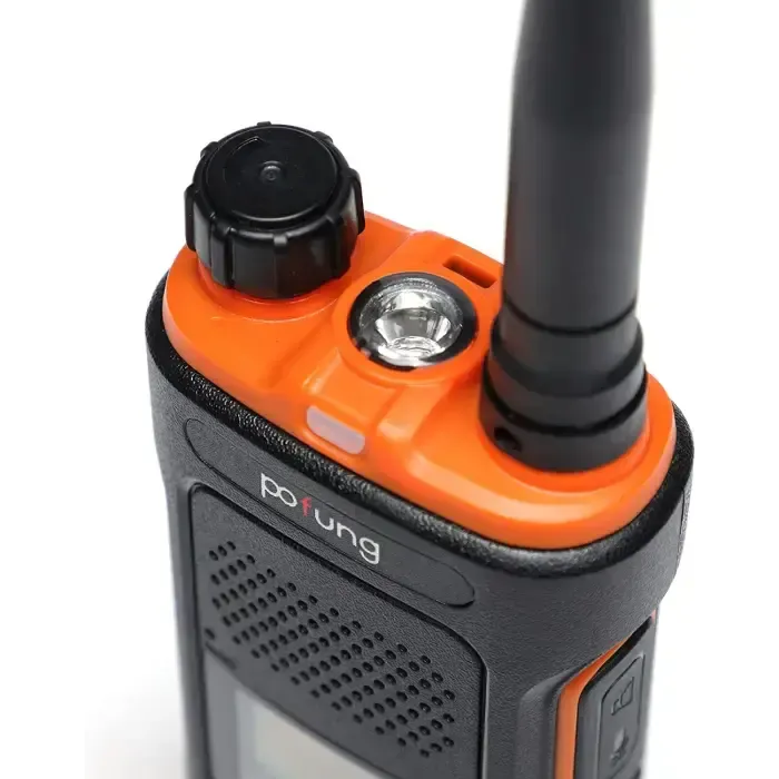 Radio bidirectionnelle Baofeng Pofung P11UV pour chemins forestiers et arrière-pays (chargement USB)