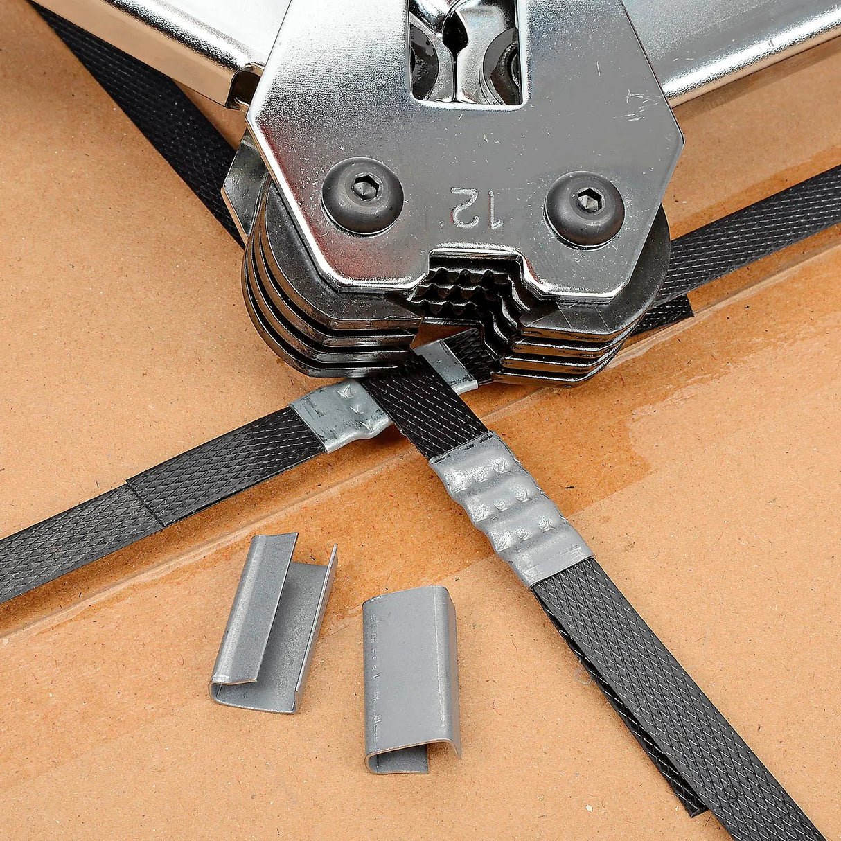 Global Industrial™ Strapping Kit w/ Tensioner, Crimper, Seals & Cart, 1/2"W x 9000'L Strapping