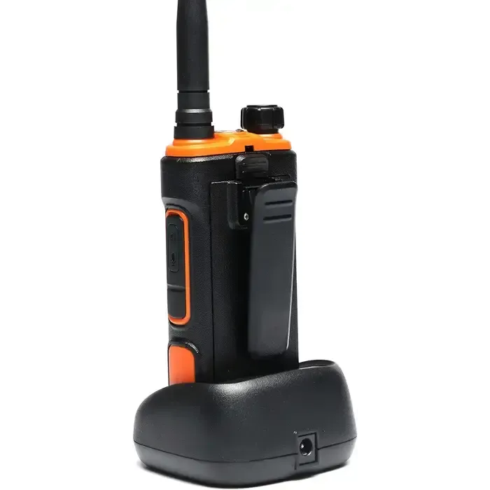 Radio bidirectionnelle Baofeng Pofung P11UV pour chemins forestiers et arrière-pays (chargement USB)