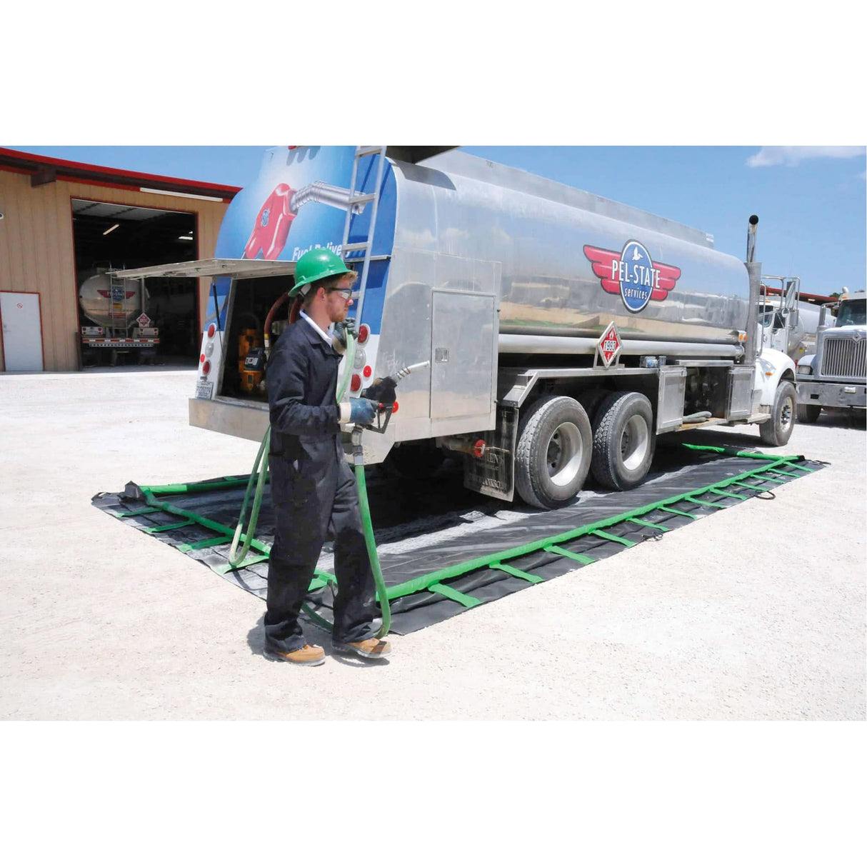Rapid Rise Ultra-Containment Berm®, 6732 US gal. Capacity, 15' W x 60' L x 12" H, Foam Wall